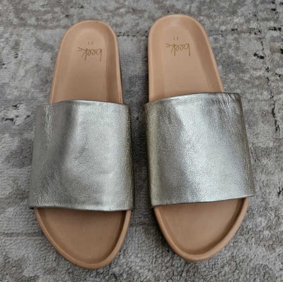 New BEEK Pelican Sandals in Gold (Platinum) - size 11 - Picture 2 of 9